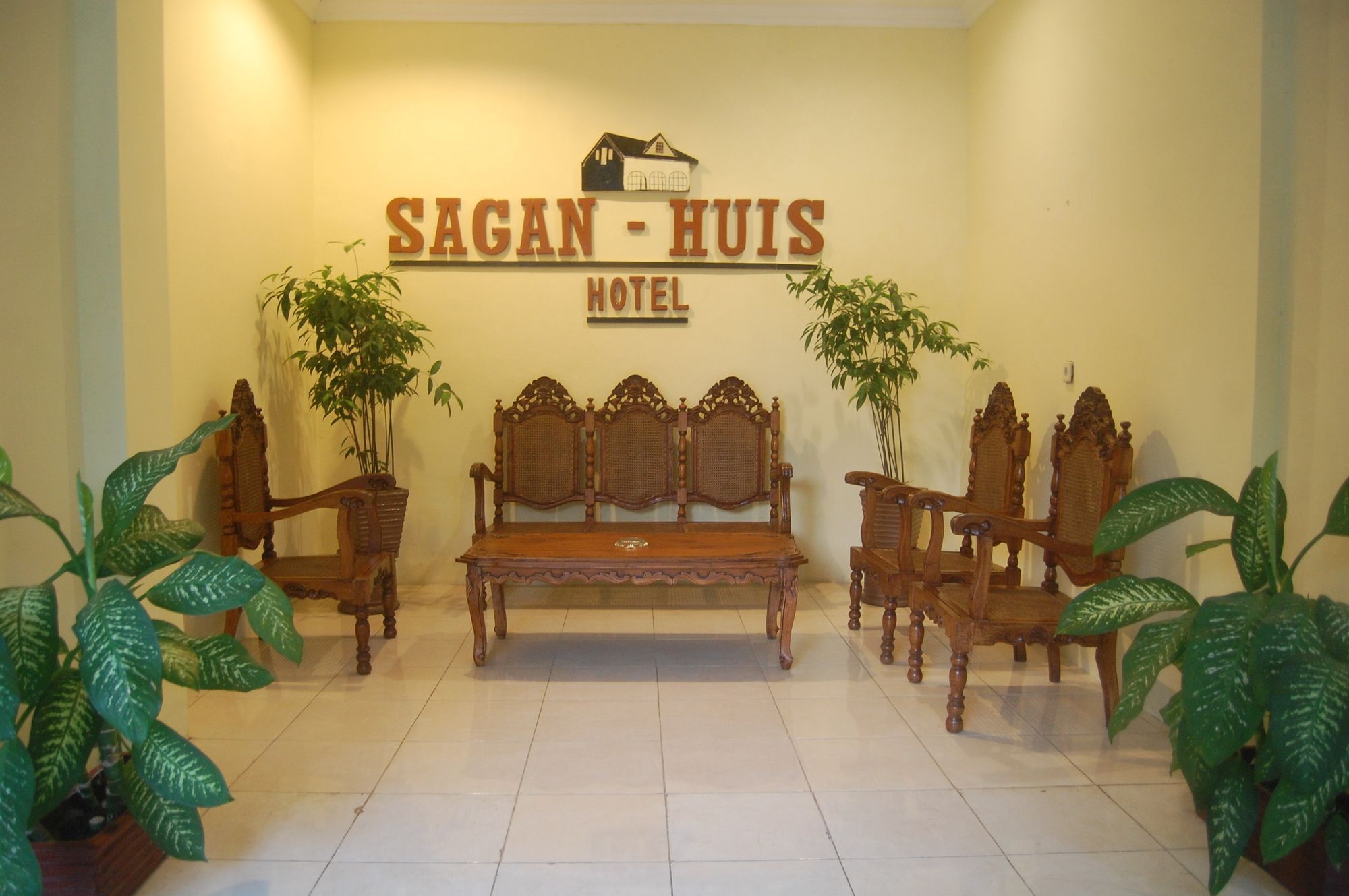 Sagan Huis Hotel Yogyakarta Esterno foto