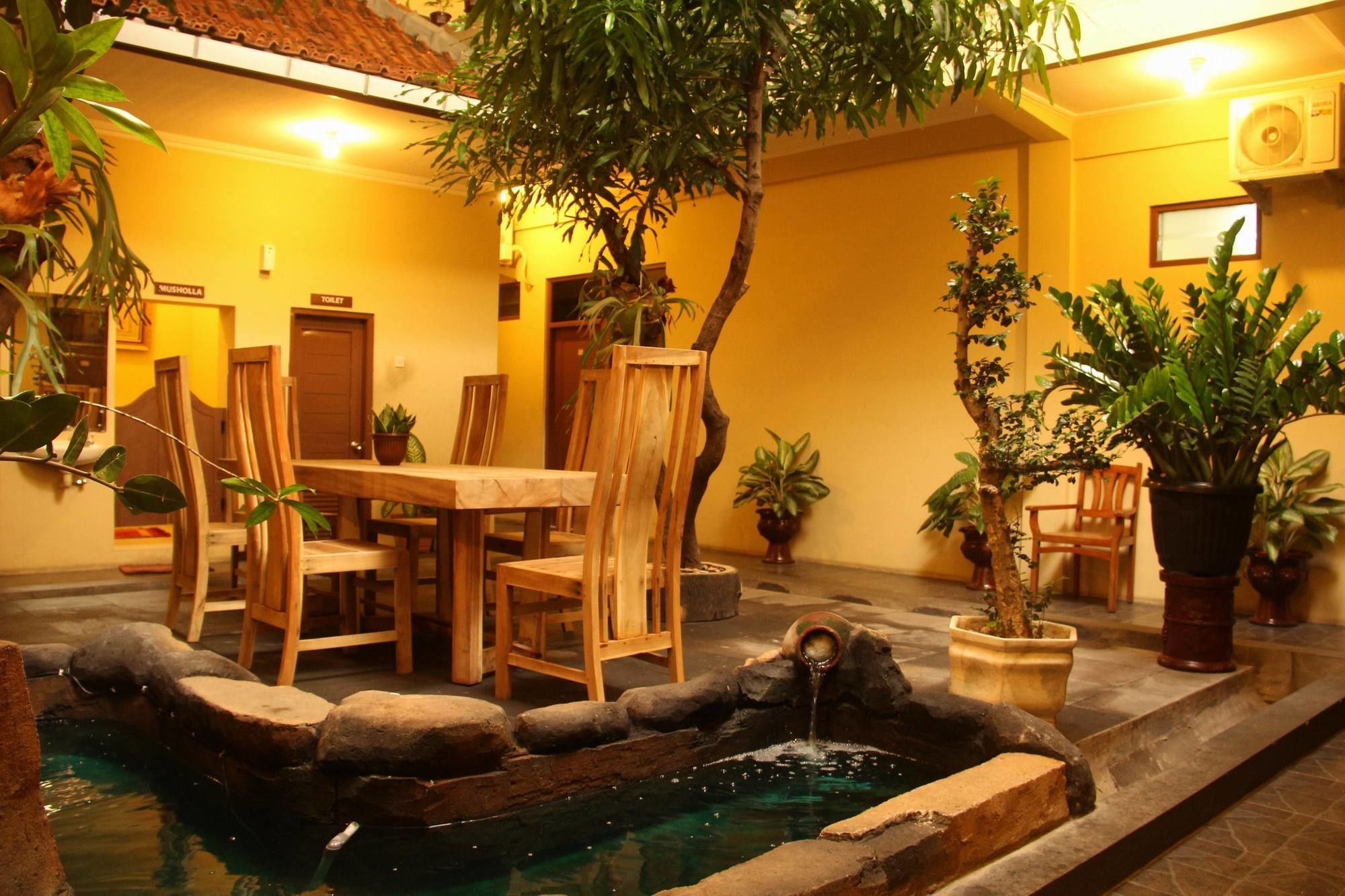 Sagan Huis Hotel Yogyakarta Esterno foto